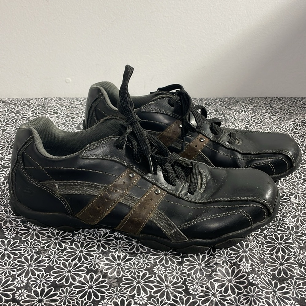 Sketchers men’s size 10 leather shoes